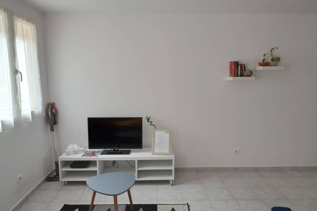 Appartement Neuf Tout Confort Aubenas Bagian luar foto
